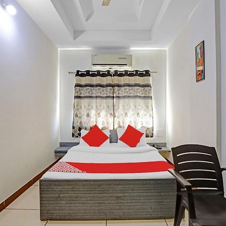 Hotel Velvet Rajkot Εξωτερικό φωτογραφία
