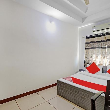 Hotel Velvet Rajkot Εξωτερικό φωτογραφία