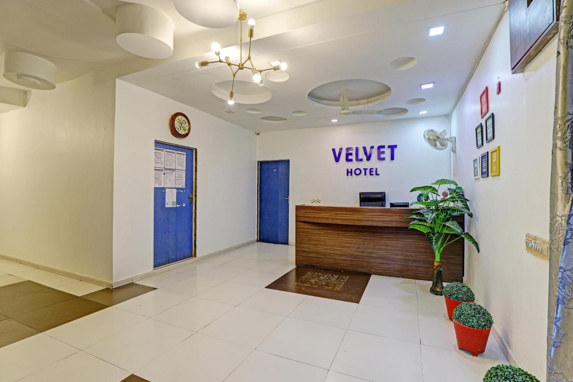 Hotel Velvet Rajkot Εξωτερικό φωτογραφία