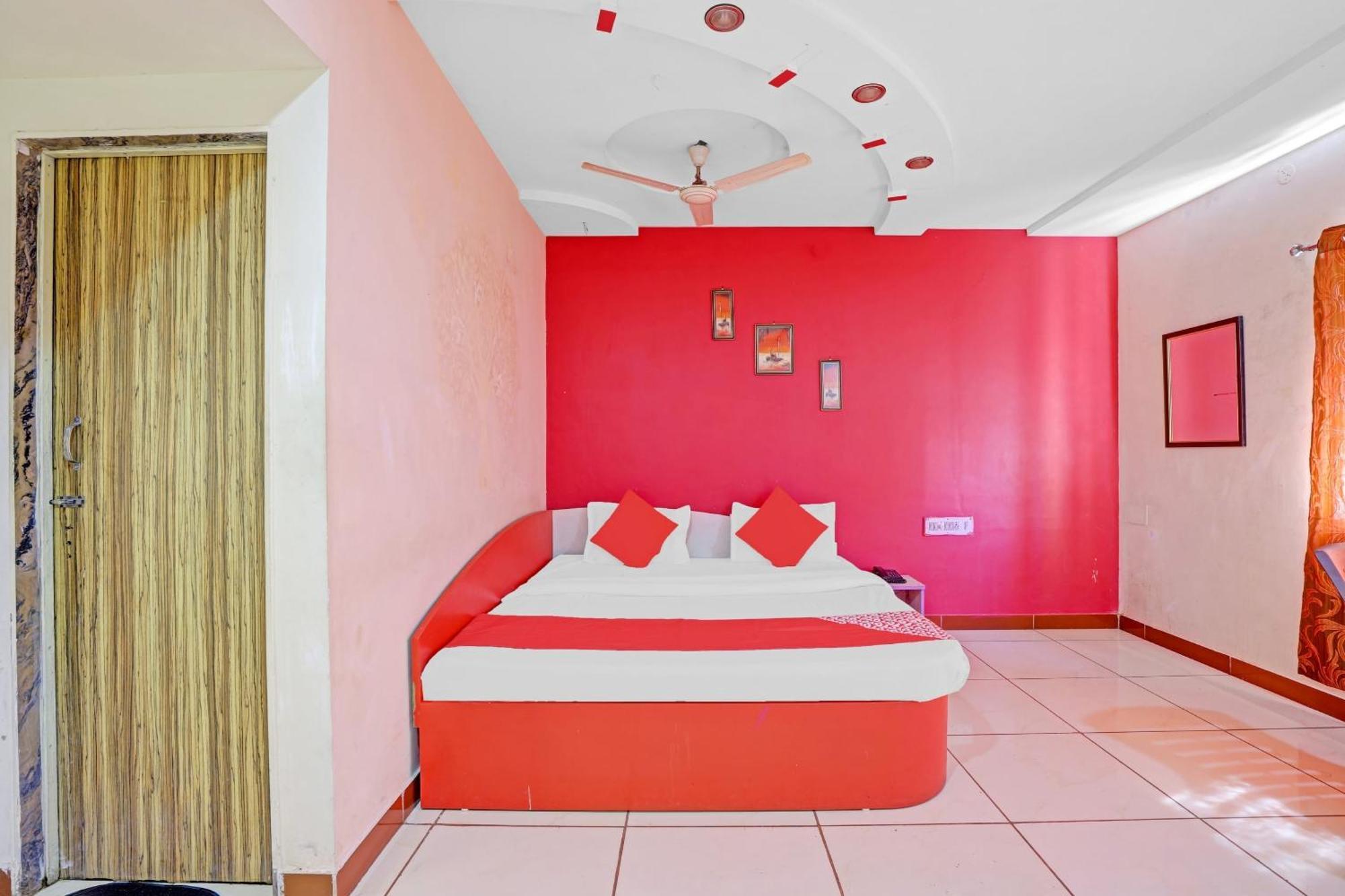 Hotel Velvet Rajkot Εξωτερικό φωτογραφία