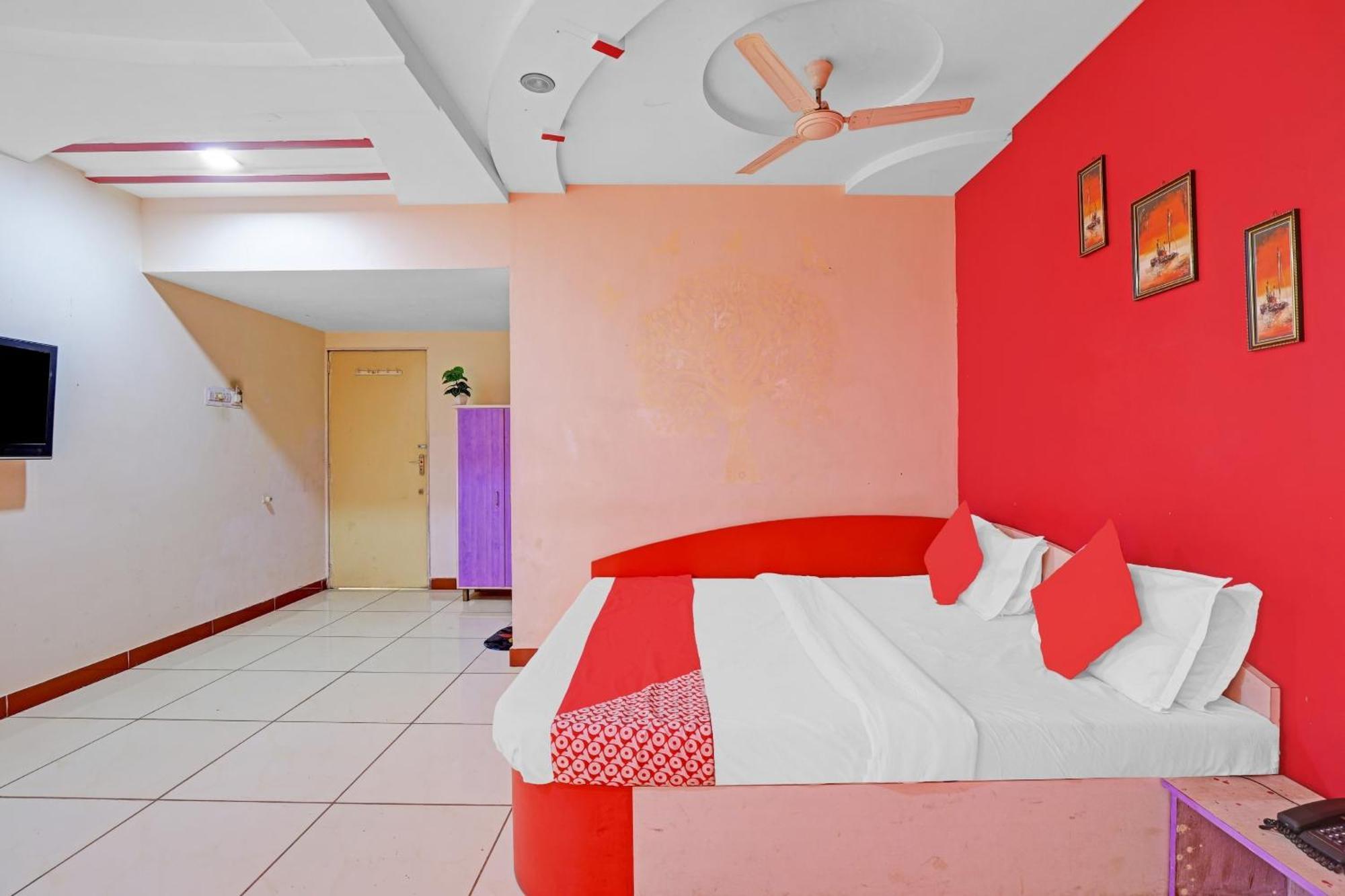 Hotel Velvet Rajkot Εξωτερικό φωτογραφία
