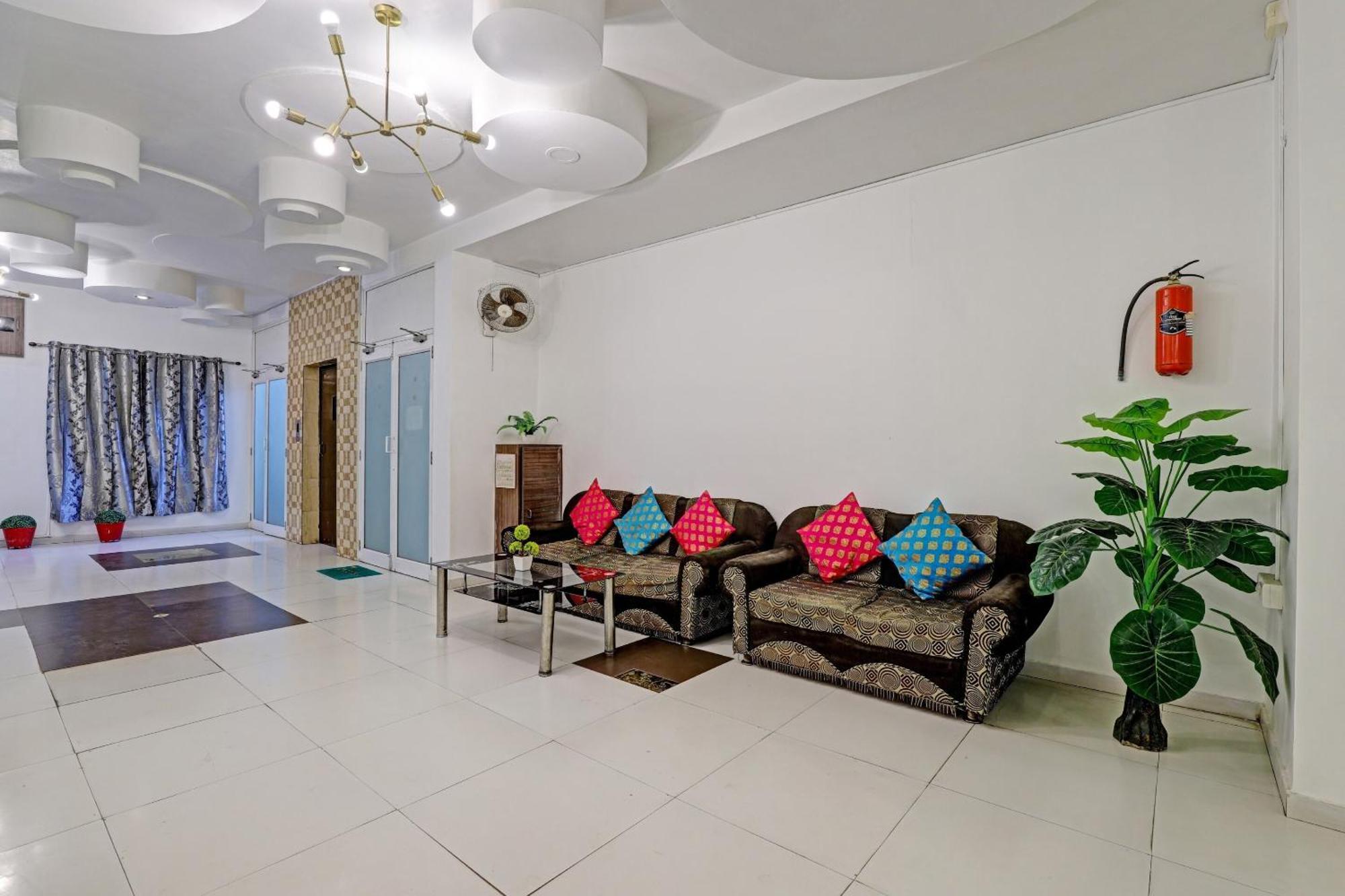 Hotel Velvet Rajkot Εξωτερικό φωτογραφία