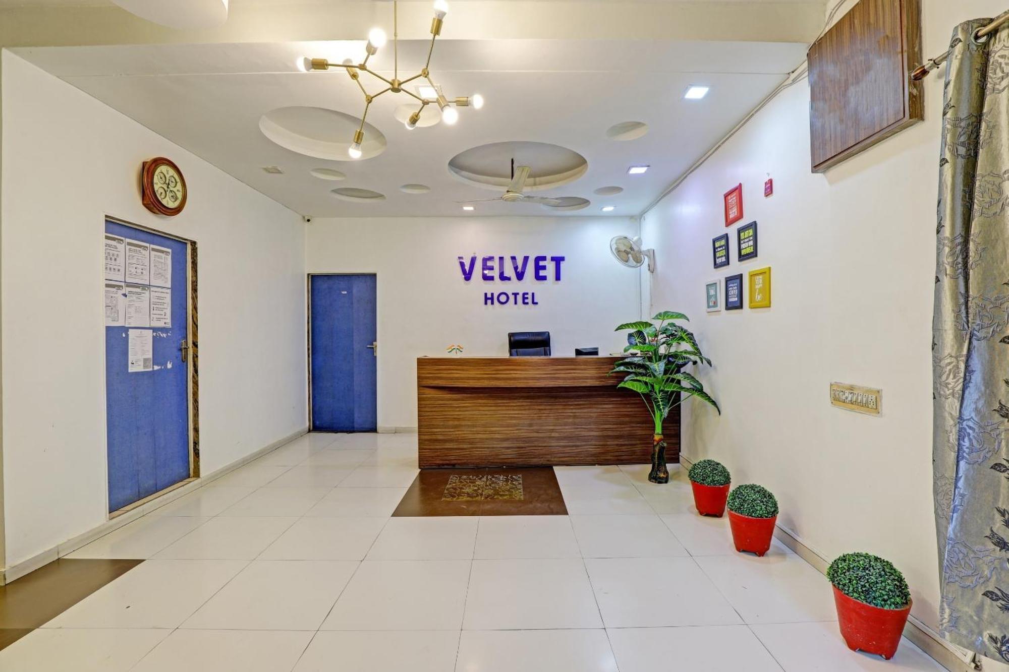 Hotel Velvet Rajkot Εξωτερικό φωτογραφία