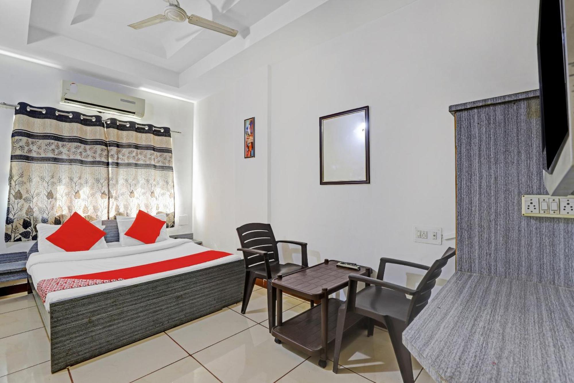 Hotel Velvet Rajkot Εξωτερικό φωτογραφία