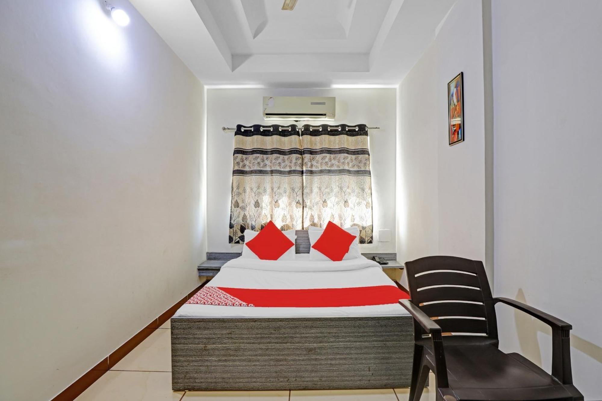 Hotel Velvet Rajkot Εξωτερικό φωτογραφία