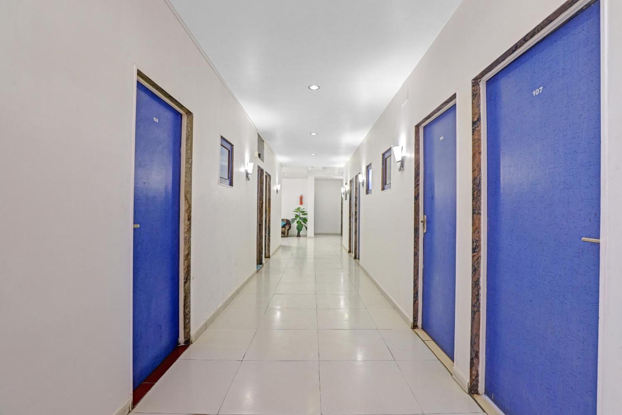 Hotel Velvet Rajkot Εξωτερικό φωτογραφία
